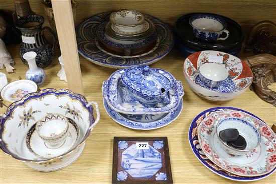 A quantity of mixed 18th/19th century ceramics